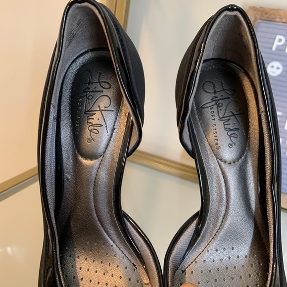 ❌SOLD ❌ Black Heels - Picture 3 of 5